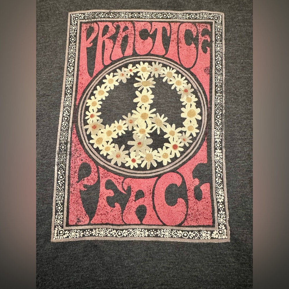 🌟 NWT NATURAL LIFE Brown Crewneck Sweatshirt with Peace Daisy Graphic - Picture 2 of 9